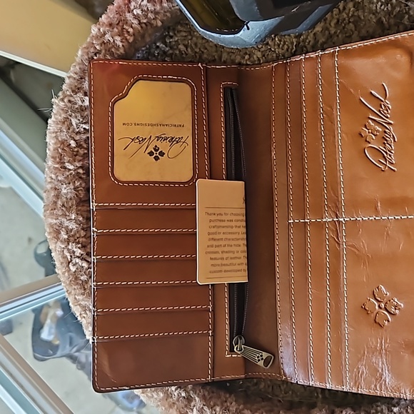 Patricia Nash Wristlet - Picture 3 of 4